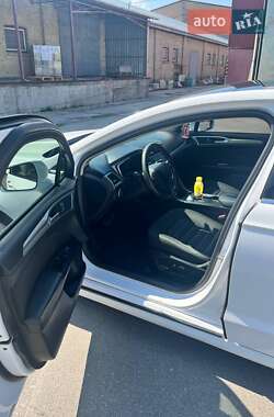 Седан Ford Fusion 2017 в 