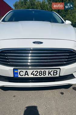 Седан Ford Fusion 2017 в 