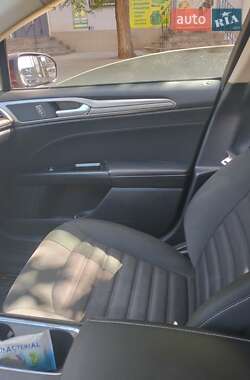 Седан Ford Fusion 2017 в 