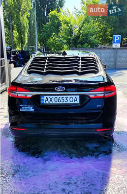 Седан Ford Fusion 2016 в 