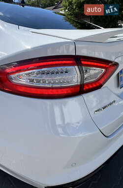 Седан Ford Fusion 2013 в 