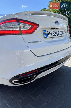 Седан Ford Fusion 2013 в 