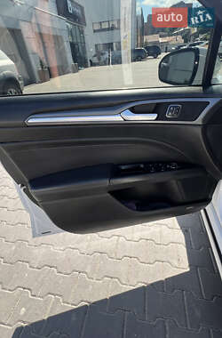 Седан Ford Fusion 2013 в 