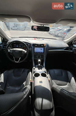 Седан Ford Fusion 2013 в 