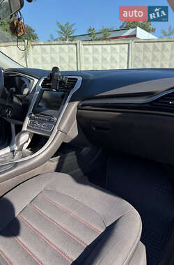 Седан Ford Fusion 2015 в 