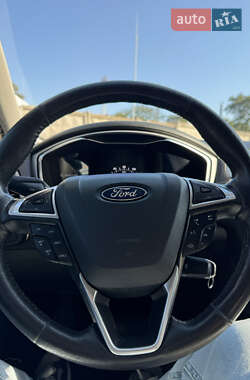 Седан Ford Fusion 2015 в 