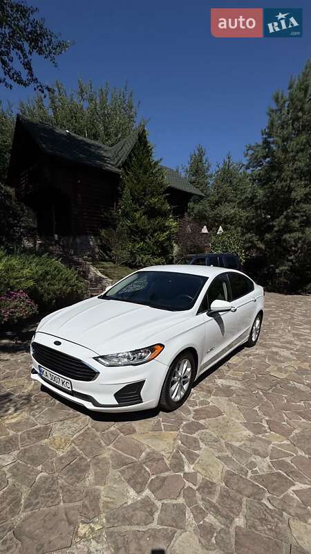 Седан Ford Fusion 2019 в 