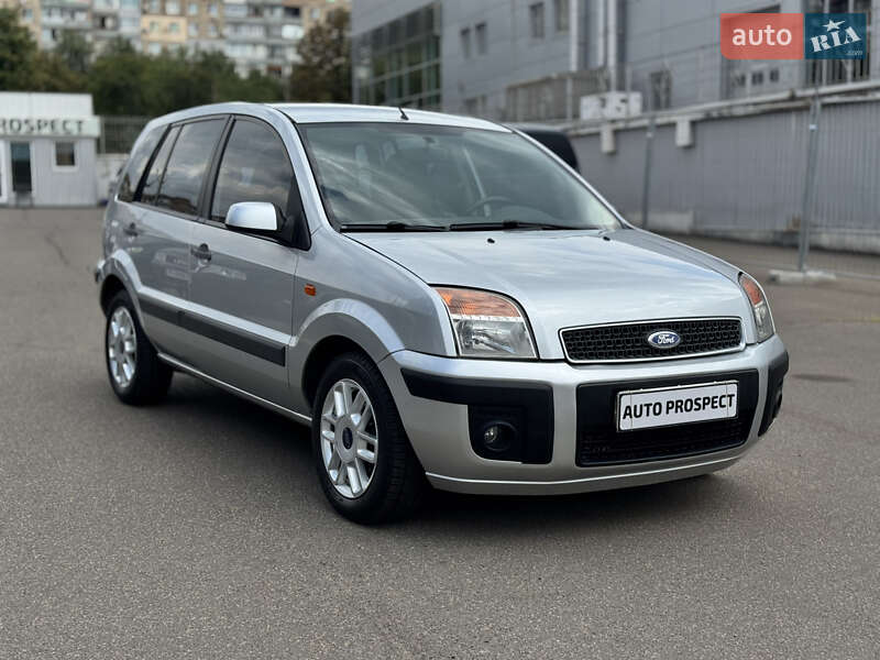 Хэтчбек Ford Fusion 2008 в 