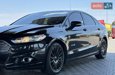Седан Ford Fusion 2015 в 
