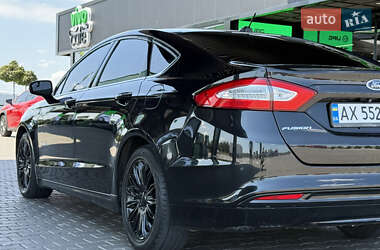 Седан Ford Fusion 2015 в 