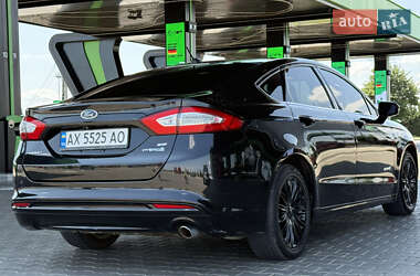 Седан Ford Fusion 2015 в 