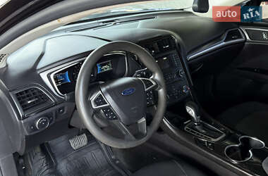 Седан Ford Fusion 2015 в 