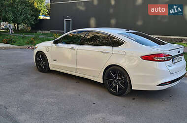 Седан Ford Fusion 2017 в 