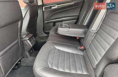 Седан Ford Fusion 2015 в 