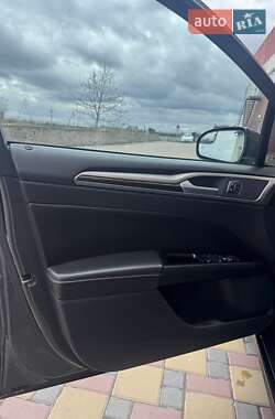 Седан Ford Fusion 2015 в 