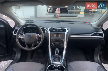 Седан Ford Fusion 2016 в 