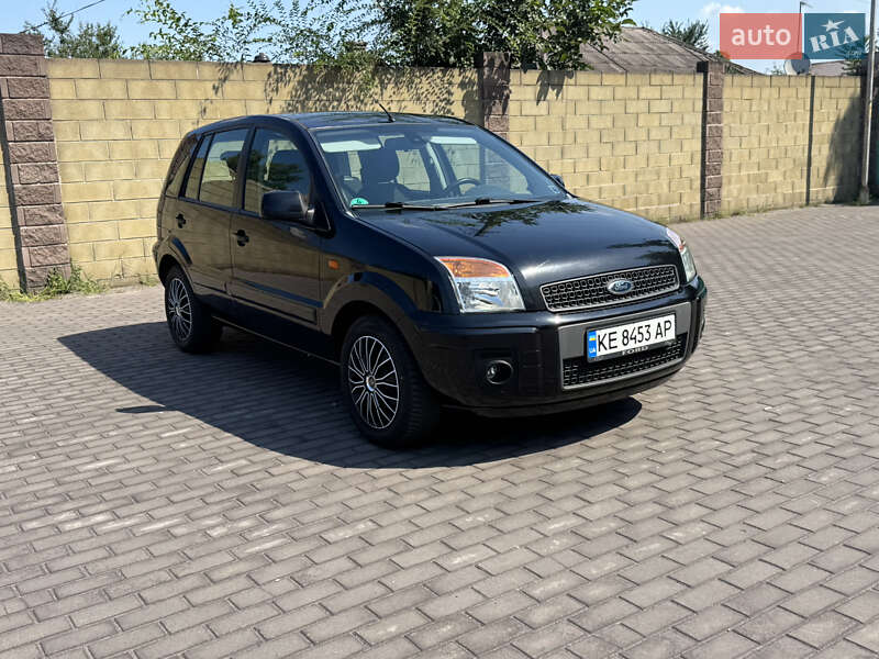 Хэтчбек Ford Fusion 2011 в 