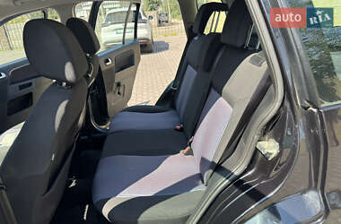 Хэтчбек Ford Fusion 2011 в 