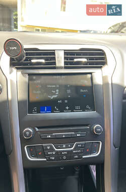 Седан Ford Fusion 2018 в 