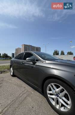 Седан Ford Fusion 2015 в 