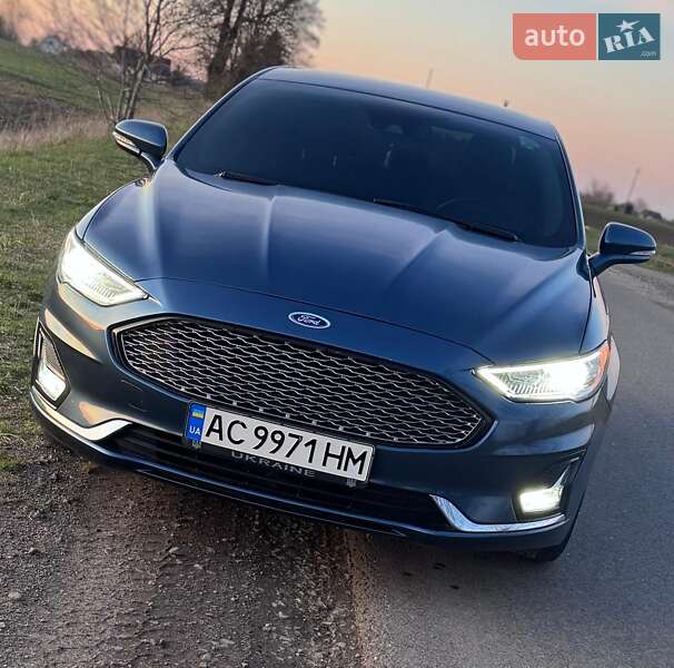 Седан Ford Fusion 2018 в 