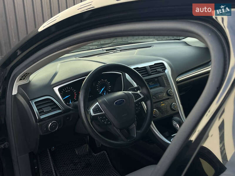 Седан Ford Fusion 2015 в Львові