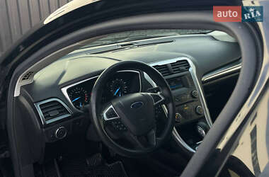 Седан Ford Fusion 2015 в 