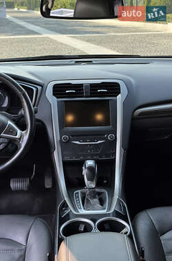 Седан Ford Fusion 2013 в 