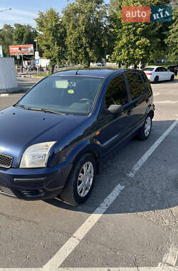 Хэтчбек Ford Fusion 2004 в 