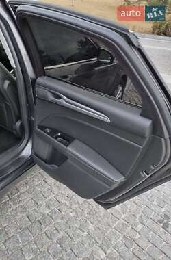 Седан Ford Fusion 2015 в 