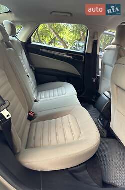 Седан Ford Fusion 2017 в 