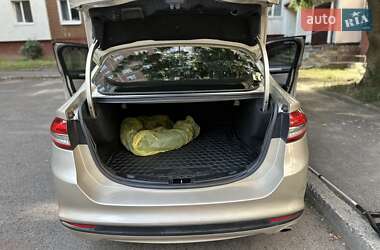 Седан Ford Fusion 2017 в 