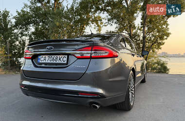 Седан Ford Fusion 2016 в 