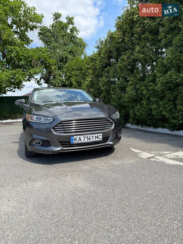 Седан Ford Fusion 2014 в 