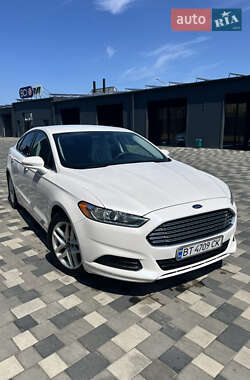 Седан Ford Fusion 2015 в 