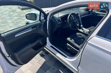 Седан Ford Fusion 2015 в 