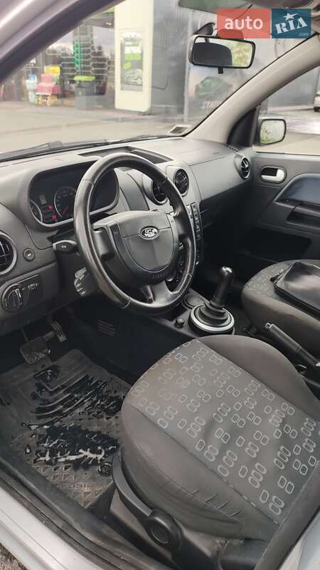 Хэтчбек Ford Fusion 2004 в Нетешине