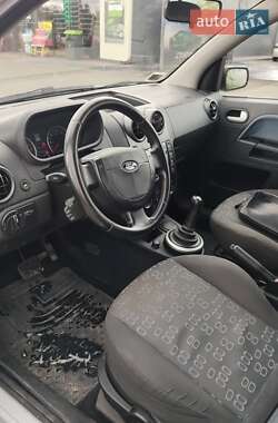 Хетчбек Ford Fusion 2004 в 
