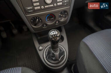 Хэтчбек Ford Fusion 2009 в 