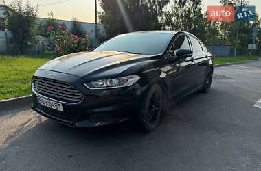 Седан Ford Fusion 2015 в 