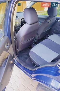 Хэтчбек Ford Fusion 2010 в 