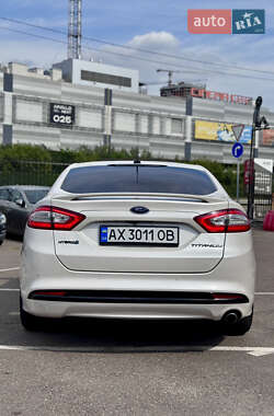 Седан Ford Fusion 2013 в 