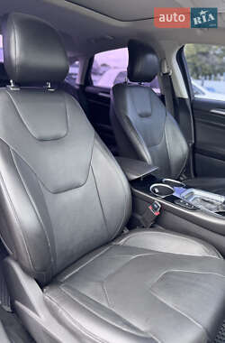 Седан Ford Fusion 2013 в 