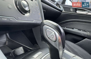 Седан Ford Fusion 2013 в 