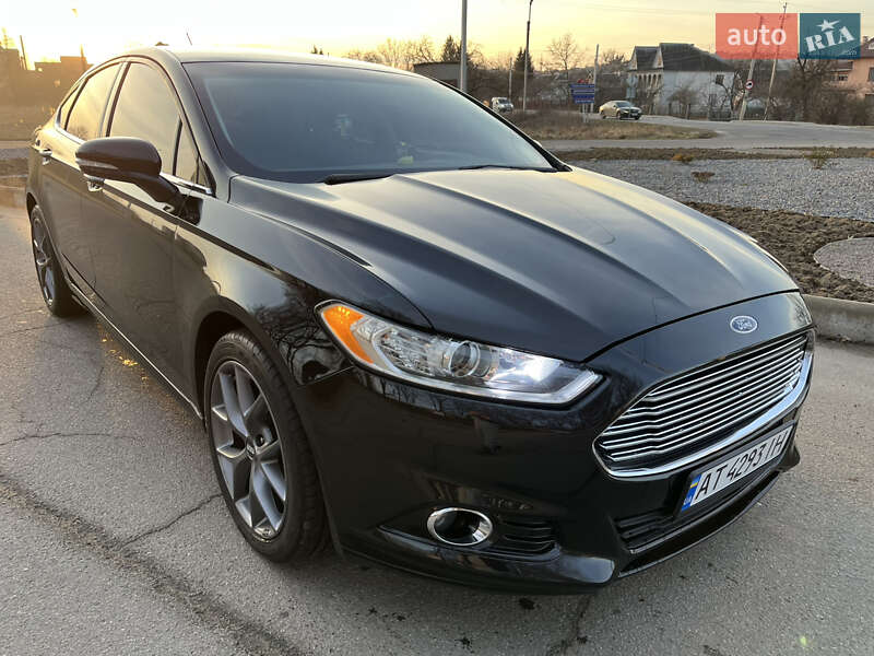 Седан Ford Fusion 2015 в 