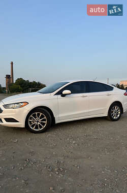 Седан Ford Fusion 2017 в 
