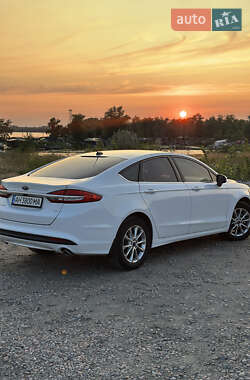 Седан Ford Fusion 2017 в 