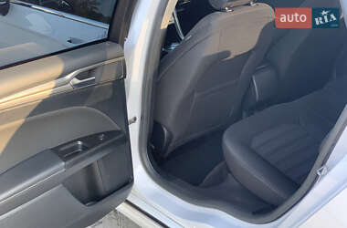 Седан Ford Fusion 2017 в 