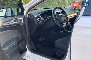 Седан Ford Fusion 2017 в 
