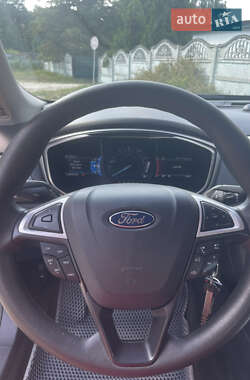 Седан Ford Fusion 2015 в 
